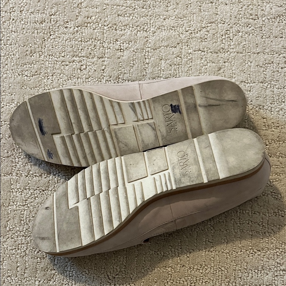 Sarto Women's beige Loafers size 9M - Picture 3 of 5